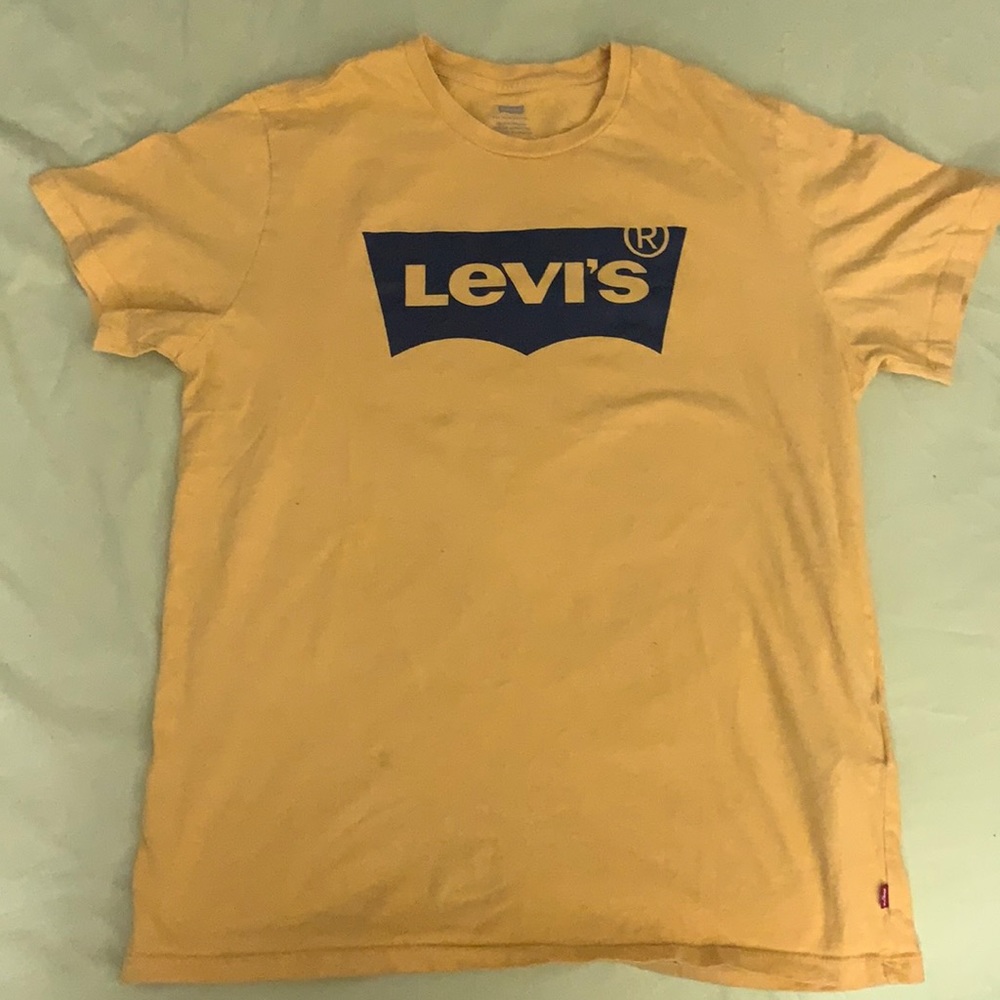 Mustard Yellow Levi’s Tshirt